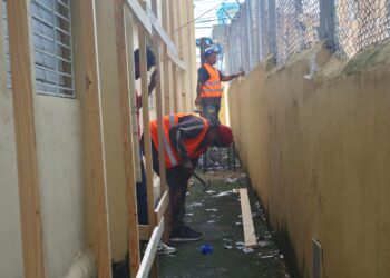 Infraestructura Escolar trabaja en la rehabilitación de escuelas afectadas por aguaceros de tormenta Melissa