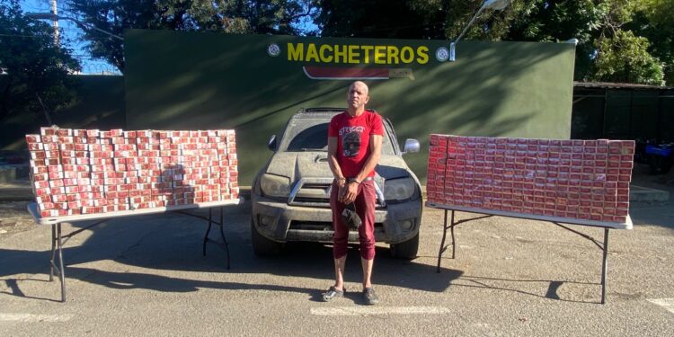 Ejército detiene a hombre con cargamento millonario de cigarrillos de contrabando en Valverde