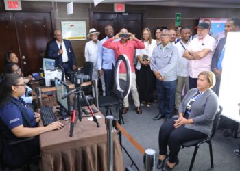 JCE presenta avances del cambio de la nueva cédula a organizaciones políticas