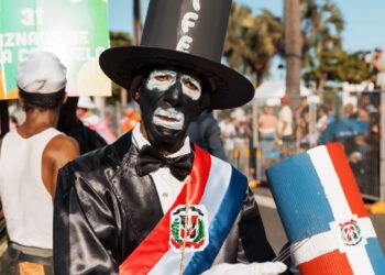 Carnaval del Distrito Nacional llena de alegría, color y tradición el malecón