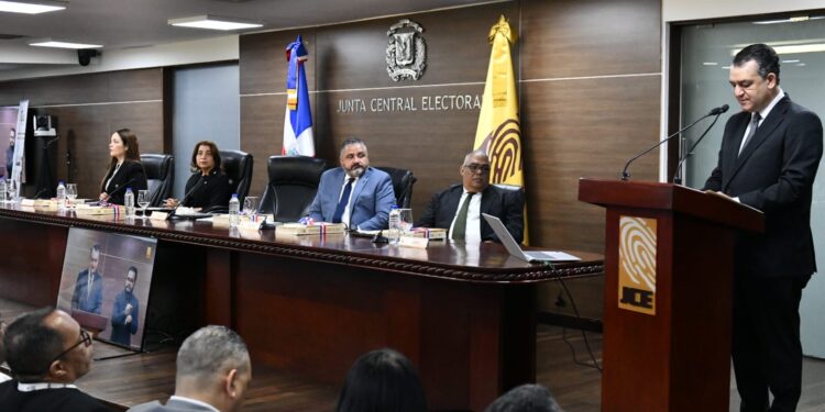 JCE presenta calendario electoral para las elecciones de 2028 y el Libro de Resultados Electorales 2024