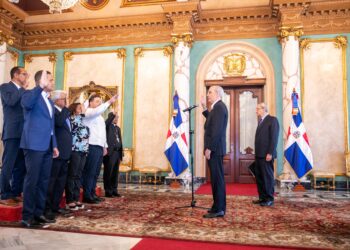 Presidente Abinader juramenta a los miembros que integran el Comité Gestor del Jardín Botánico de San Juan de la Maguana
