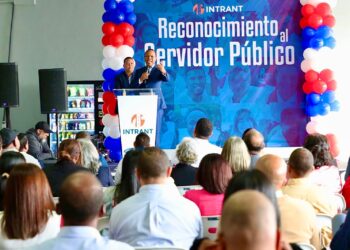 INTRANT reconoce por primera vez a 56 servidores públicos por su trayectoria, vocación y transparencia