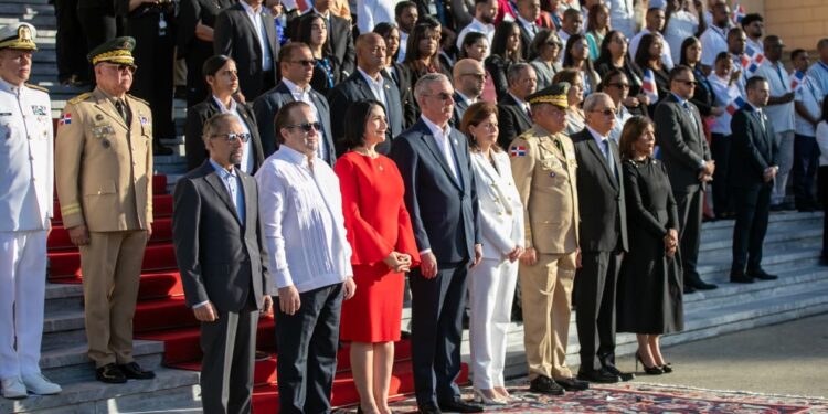 Presidente Abinader encabeza solemne acto con motivo del Día de la Bandera Nacional