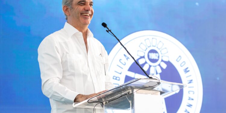 Presidente Abinader inaugura ampliación del acueducto de Azua y otras obras de agua potable que impactarán a más de 100 mil personas