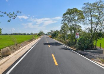 Presidente Abinader inaugura nueva carretera que comunica Villa Riva con la Autopista del Nordeste que beneficiará a más de 50 mil personas