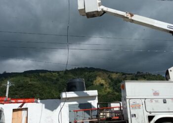 Edesur desarrolla amplio operativo de regularización en Nizao, San José de Ocoa