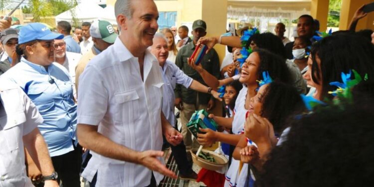 Presidente Luis Abinader sostendrá conversatorio con estudiantes, encabezará graduación de jóvenes del programa 14/24, entregará becas universitarias e inaugurará una escuela este sábado