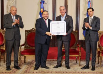 Presidente Abinader otorga condecoración póstuma de la Orden del Mérito de Duarte, Sánchez y Mella en el Grado de Gran Cruz Placa de Oro, al expresidente Ulises Francisco Espaillat
