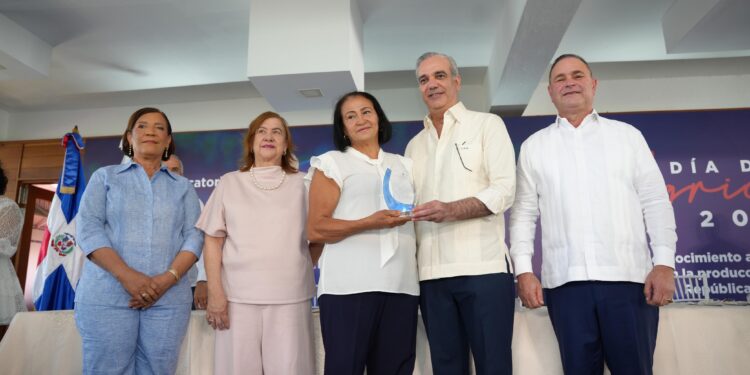 Presidente Abinader destaca fortaleza del campo dominicano y reafirma apoyo a los agricultores