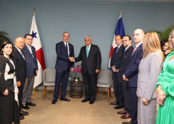 Presidente Abinader sostiene encuentro con líderes empresariales panameños para ampliar oportunidades de inversión