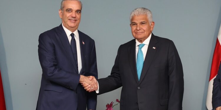 Presidente Abinader se reune con su homólogo panameño José Raúl Mulino para afianzar cooperación bilateral e impulsar comercio, turismo e inversiones