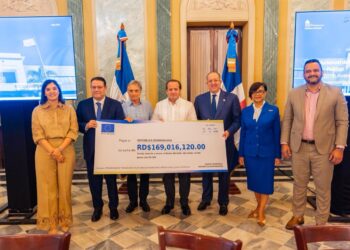 Gobierno dominicano y UE impulsan economía verde en RD; UE dona 2,275 MM de euros