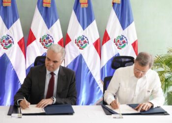 Ministerios de Educación y de Relaciones Exteriores firman acuerdo para facilitar Pruebas Nacionales a jóvenes que terminaron su bachillerato y residen en el extranjero