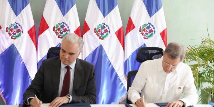 Ministerios de Educación y de Relaciones Exteriores firman acuerdo para facilitar Pruebas Nacionales a jóvenes que terminaron su bachillerato y residen en el extranjero