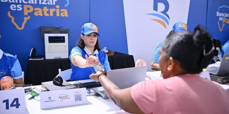 Banreservas lleva jornada de bancarización a San Francisco de Macorís