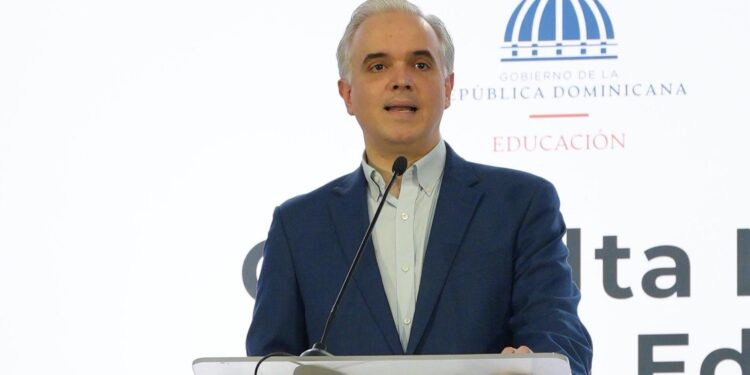 Luis Miguel De Camps encabeza foro sectorial del MINERD en el marco de la Consulta Nacional para el Futuro de la Educación Dominicana