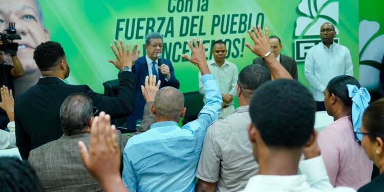 Las elecciones se ganan sumando votos”, asegura Leonel al iniciar jornada de fin de semana con varias juramentaciones
