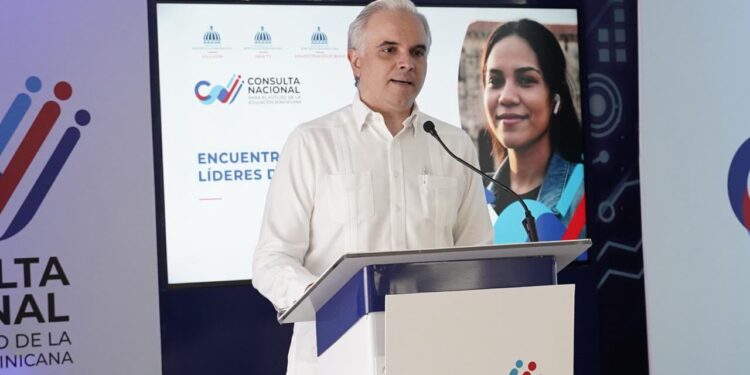Consulta Nacional presenta a líderes de opinión la visión transformadora de la reforma educativa