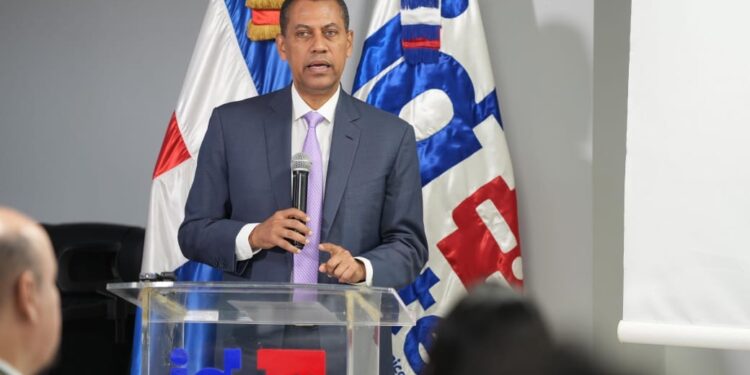 Gómez Mazara llama a universidades liderar transformación digital del país