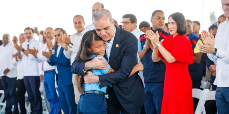 Gobierno de Luis Abinader logra la máxima calificación y excelencia del cuerpo docente nacional