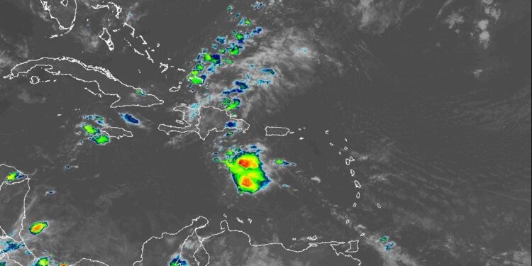 Indomet: Onda tropical y vaguada producirán aguaceros, tormentas eléctricas y ráfagas de viento en varias provincias
