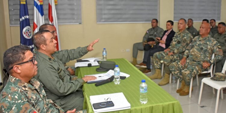 Director general del SENPA sostiene reuniones de coordinación con el personal bajo su mando