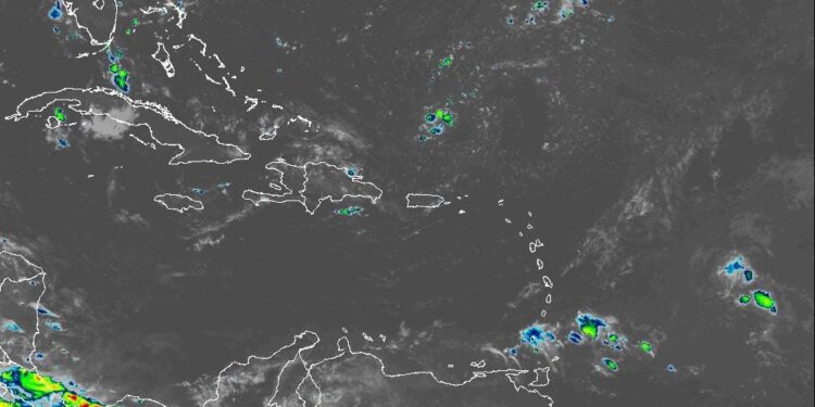Indomet prevé ambiente caluroso y aguaceros dispersos con tronadas este jueves