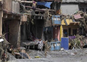 El balance del deslave en Nepal sube a 359 muertos