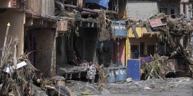El balance del deslave en Nepal sube a 359 muertos