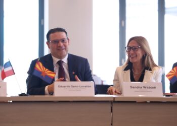 Ministro Yayo Sanz Lovatón firma alianza con Arizona para impulsar la industria de semiconductores