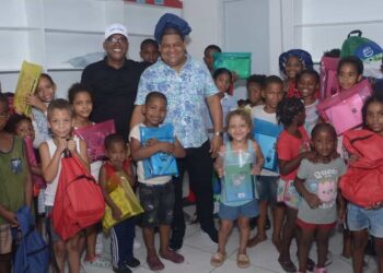 Yuli Norberto entrega kits y útiles escolares a niños de sectores vulnerables ante inicio de clases