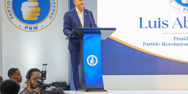 Presidente Abinader reconoce extraordinaria labor de Paliza al frente del PRM durante ocho años