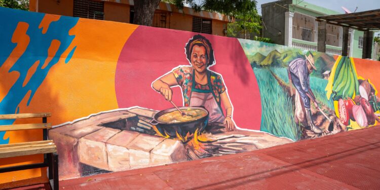 Propeep entrega más de mil metros cuadrados de arte urbano en Vicente Noble y Sabana Yegua