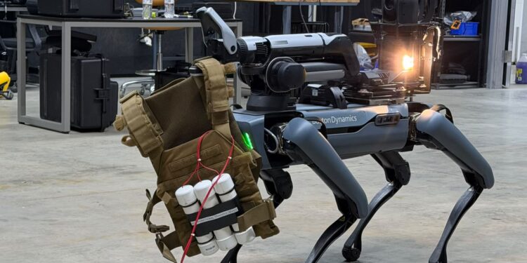 Paliza destaca tecnología robótica del 9-1-1 para fortalecer la seguridad en emergencias