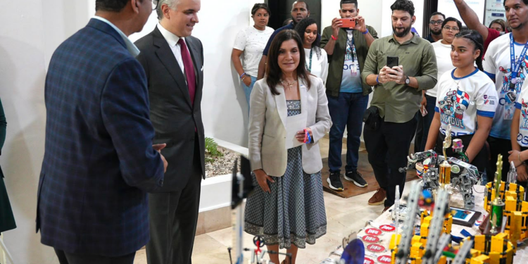 Ministro de Educación recibe visita de embajadora de Estados Unidos y abordan áreas de cooperación