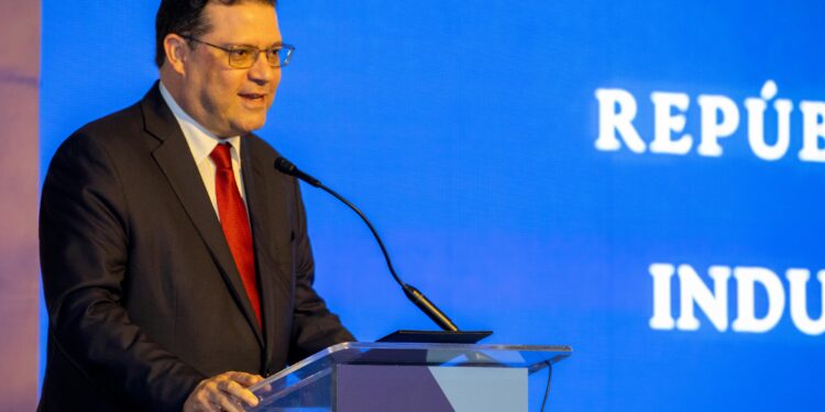 Ministro de Industria Comercio y Mipymes, Eduardo Sanz Lovatón, anuncia “Empresas en 24 Horas”, iniciativa que busca reducir la burocracia y tiempo de constitución de empresas