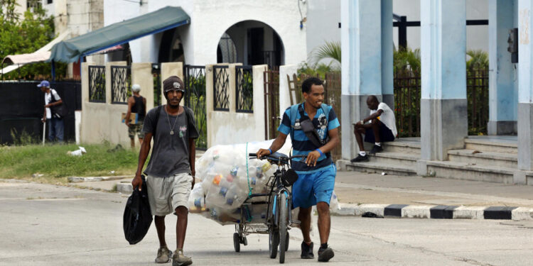 El 94 % de los cubanos viven en extrema pobreza, según el Observatorio de Derechos Humanos