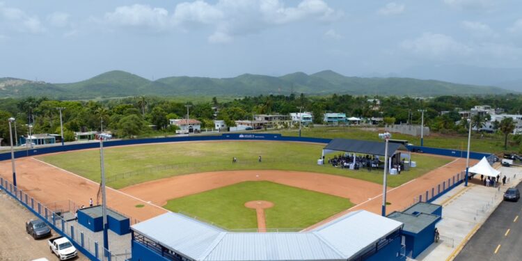 Presidente Abinader inaugura campo de béisbol Nelson Mateo en Pizarrete, Peravia, tras 26 años de espera; impactará a unas cinco mil personas