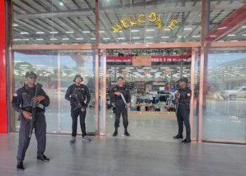MICM y CECCOM continúan intervenciones en comercios chinos de Santiago