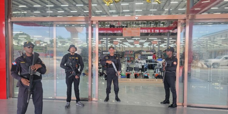 MICM y CECCOM continúan intervenciones en comercios chinos de Santiago