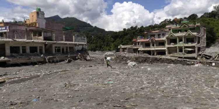 Nepal mantiene las búsquedas 11 días después de la riada tras nuevos rescates con vida