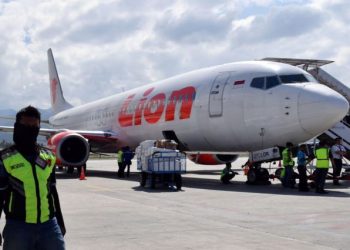 Indonesia pierde contacto con avión comercial sobre el océano