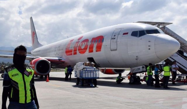 Indonesia pierde contacto con avión comercial sobre el océano