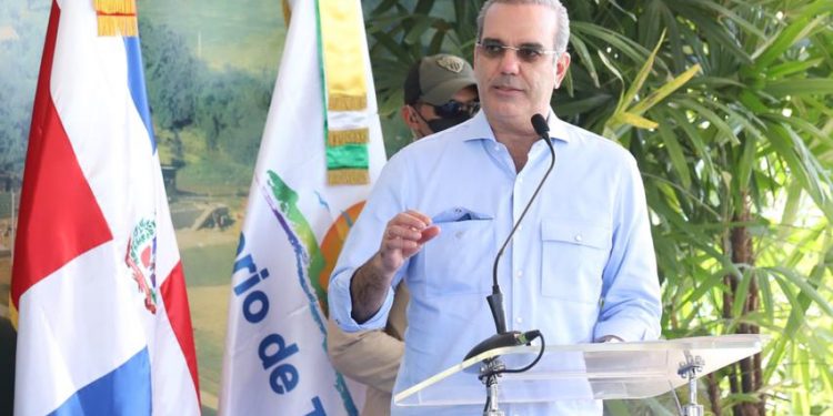Presidente inaugura planta de tratamiento y sistema de aguas residuales en Luperón