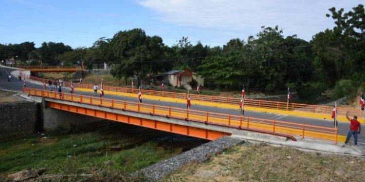Gobierno inaugura obras en tres provincias del Cibao