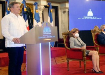 El país amplio ayuda a Haití