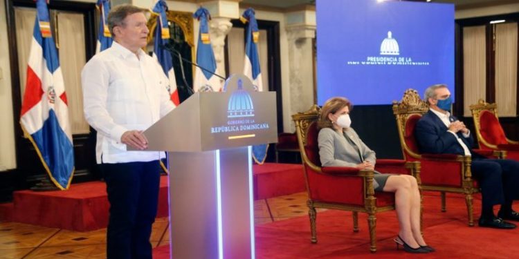 El país amplio ayuda a Haití