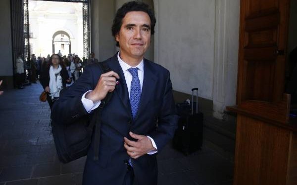 Ministro de Hacienda de Chile renuncia al Gobierno por carrera presidencial