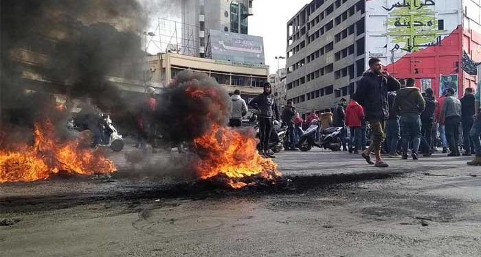 Protestas contra confinamiento en el Líbano dejan un muerto y más de 300 heridos